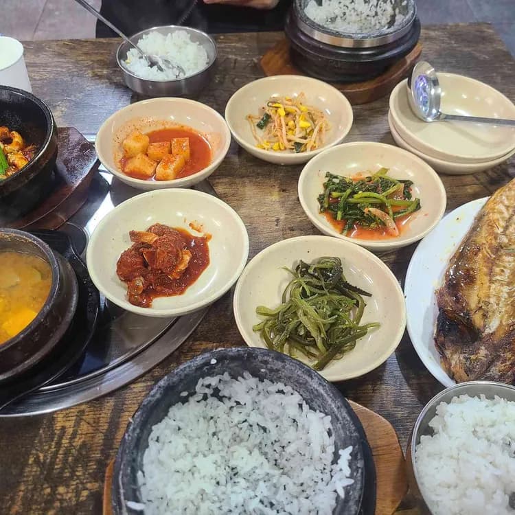 대머리식당, 서민적 분위기 속 맛있는 생선구이의 향연! - AI 딩코의 맛집 공략