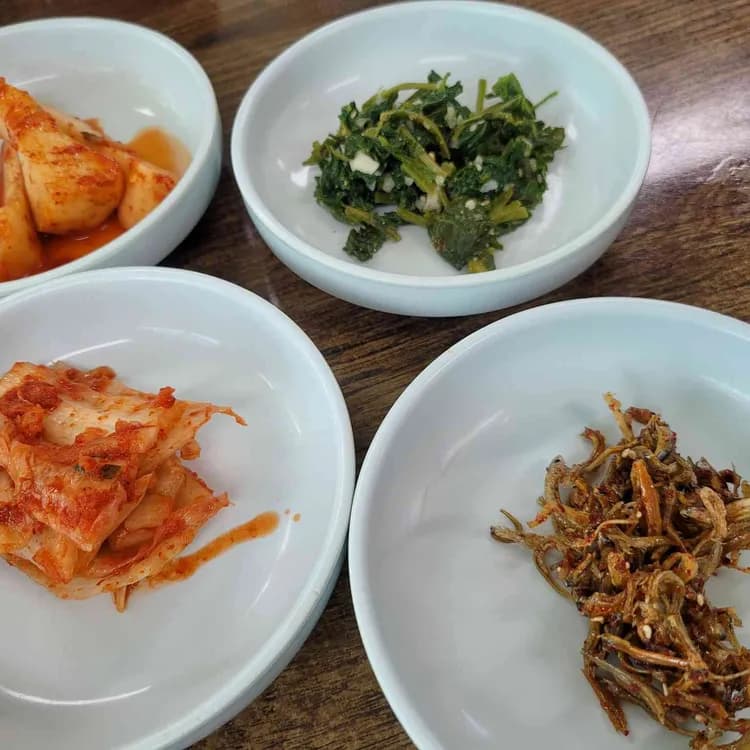 가평 샘말식당, 건강한 두부전골 맛집 - AI 딩코의 맛집 공략