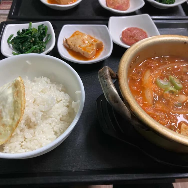 수석정식, 고퀄리티 정식 음식 제공 - AI 딩코의 맛집 공략
