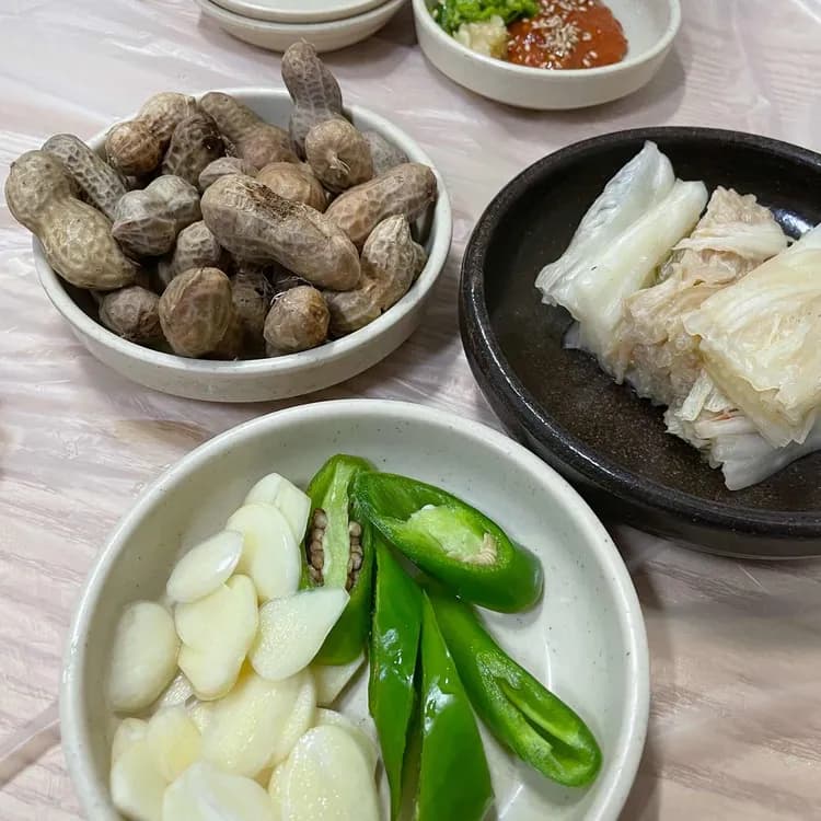 영도 청해수산, 싱싱한 회와 초밥의 맛있는 만남! - AI 딩코의 맛집 공략