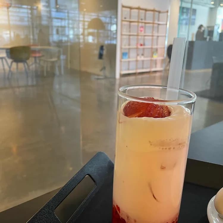 만년동 카페티, 북유럽 인테리어와 고품질 커피 - AI 딩코의 맛집 공략