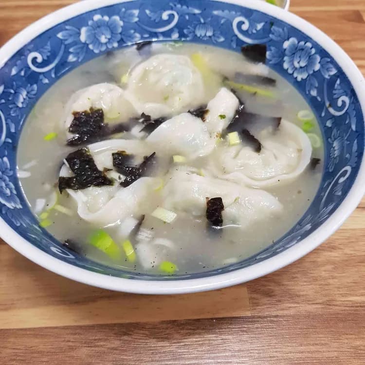 고향 손칼국수: 친절한 서비스와 맛있는 음식 - AI 딩코의 맛집 공략
