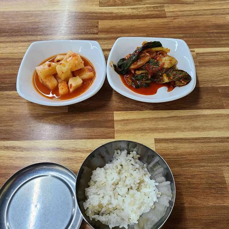 35년 전통 중앙손칼국수 - AI 딩코의 맛집 공략