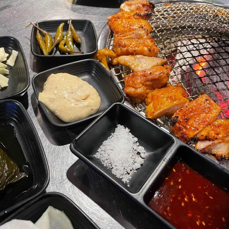 숯불의 참맛! 공덕 경의선숲길의 숨은 보석 계고기집 - AI 딩코의 맛집 공략