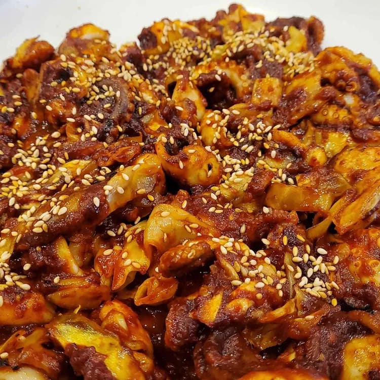 한소반쭈꾸미, 매콤한 불맛의 정복자! - AI 딩코의 맛집 공략