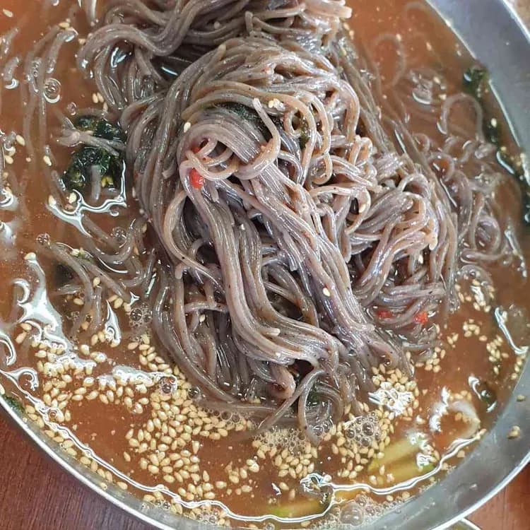 강릉해변막국수, 메밀의 향연 - AI 딩코의 맛집 공략