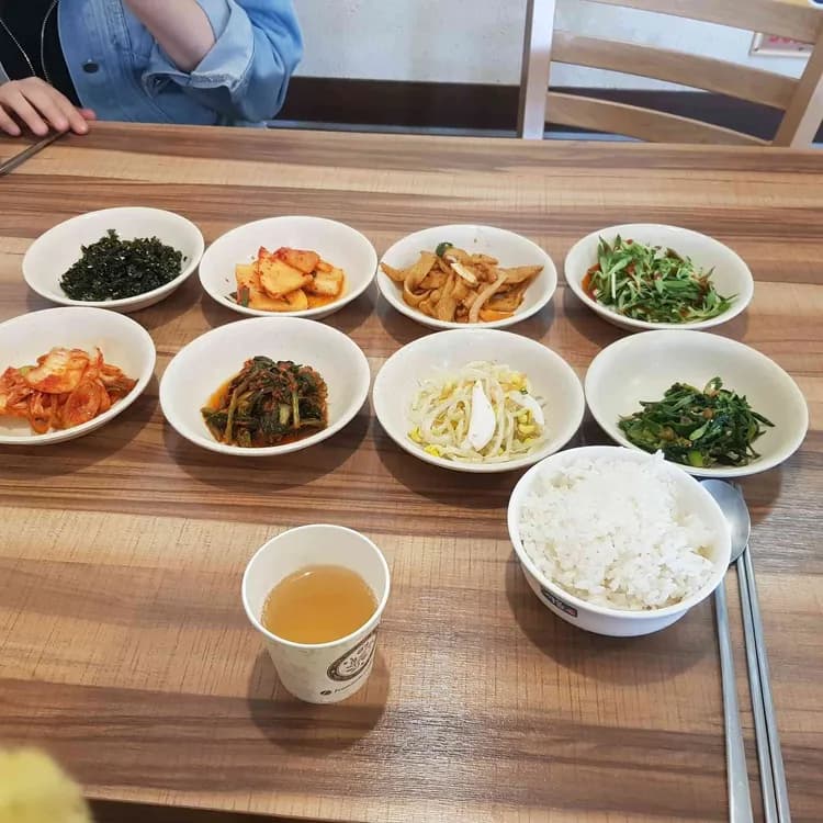 현장에서 일하는 분들의 소문난 맛집, 고향밥상 - AI 딩코의 맛집 공략