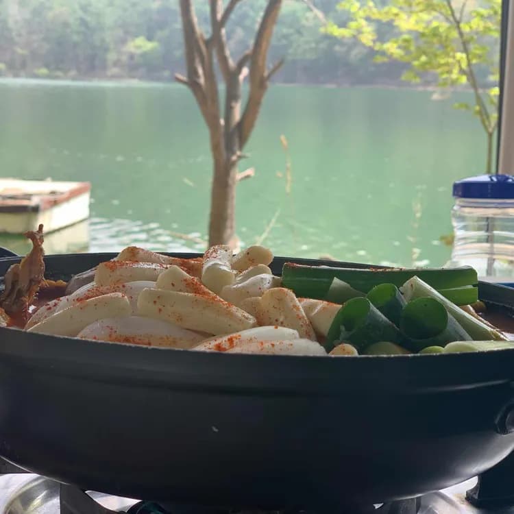 애룡저수지 뷰 맛집 원두막 - AI 딩코의 맛집 공략