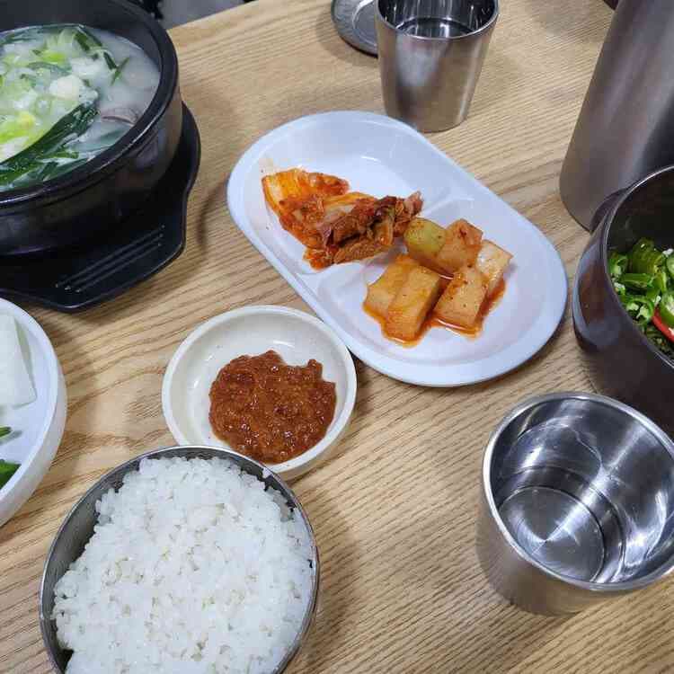 친절한 아주머니와 진한 맛, 개성순대국 - AI 딩코의 맛집 공략