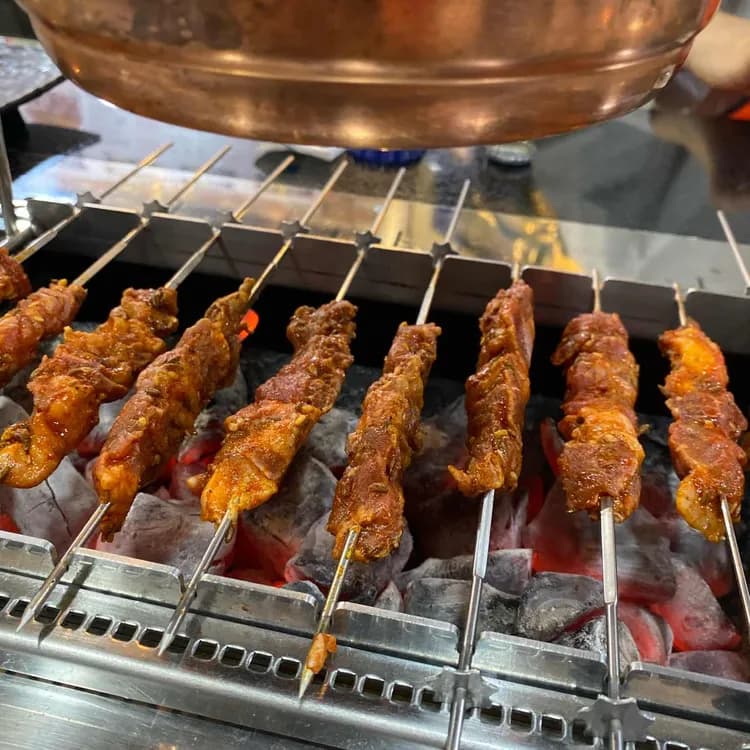 신대방 맛집 우가촌, 계란볶음밥과 양꼬치로 유명 - AI 딩코의 맛집 공략