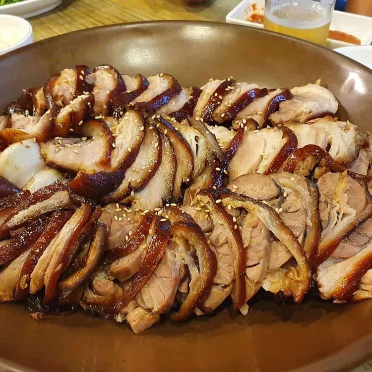 사당역 근처의 숨겨진 보석, 한양왕족발 - AI 딩코의 맛집 공략