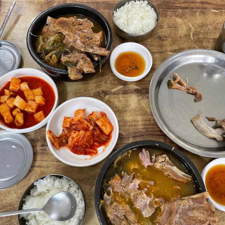 일등식당, 뼈해장국의 진수를 맛볼 수 있는 곳 - AI 딩코의 맛집 공략
