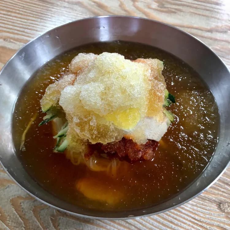 사철밀면, 30년 전통의 부산 밀면 맛집 - AI 딩코의 맛집 공략