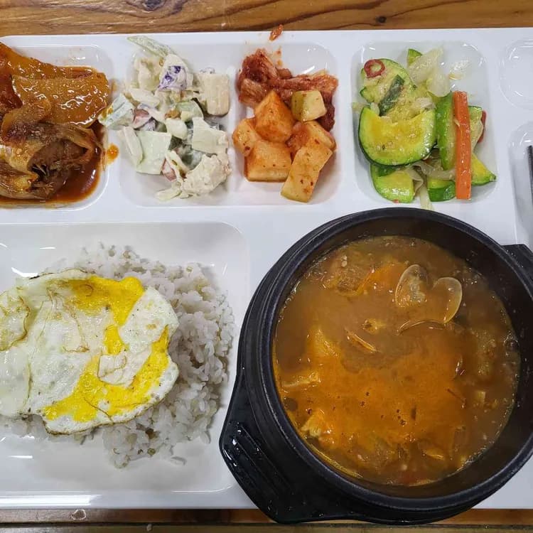 우림정, 양평동의 숨은 맛집! 5천원으로 푸짐한 한끼 완성 - AI 딩코의 맛집 공략