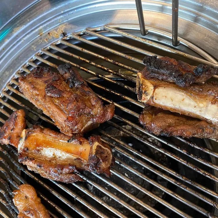 창동숯불돼지갈비, 35년 전통의 직접 구워주는 본격 갈비 맛집! - AI 딩코의 맛집 공략