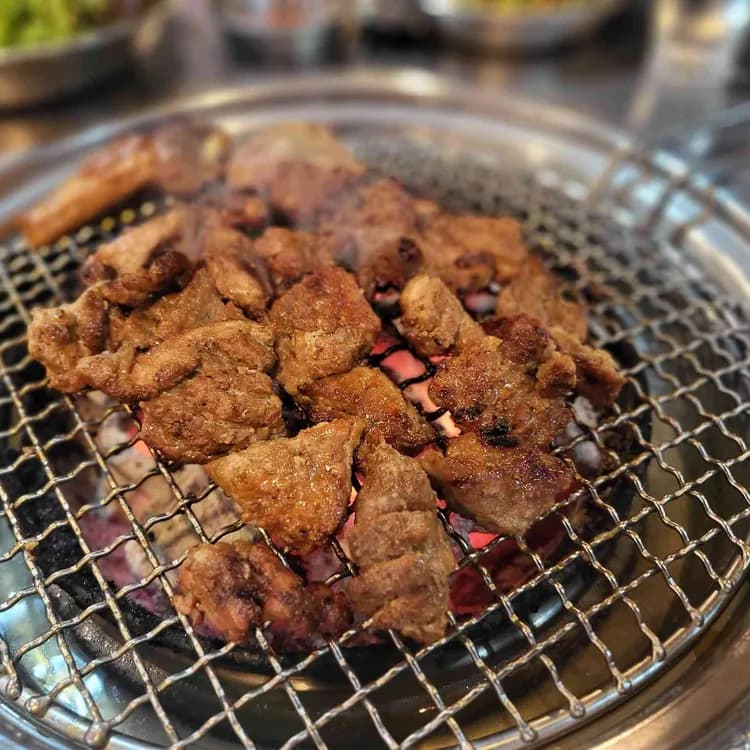 컨테이너에서 펼쳐지는 돼지갈비의 향연, 송원 마포 돼지갈비 - AI 딩코의 맛집 공략