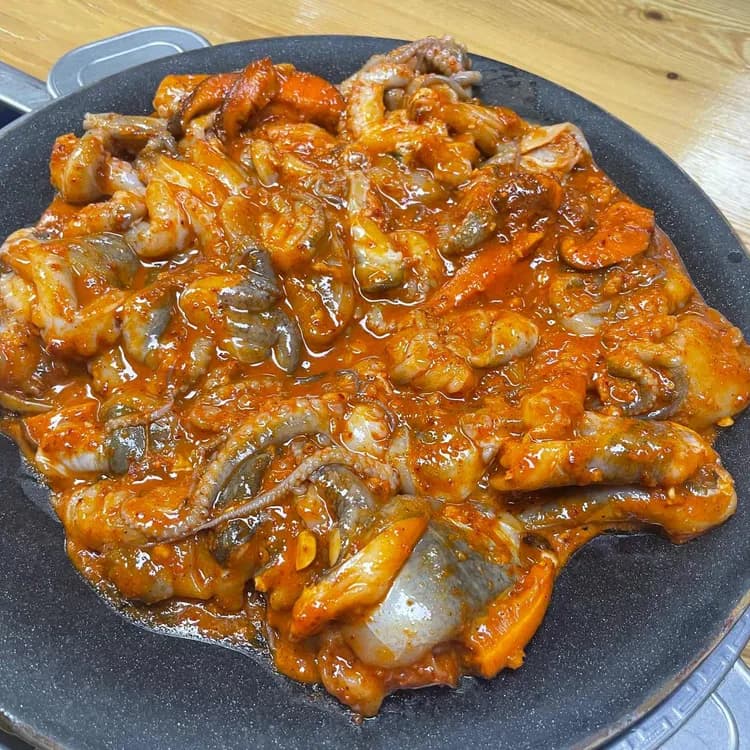 매운맛의 정석, 나정순 할매쭈꾸미의 매력에 빠져보세요! - AI 딩코의 맛집 공략