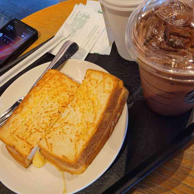스타벅스 노량진역점 - AI 딩코의 맛집 공략