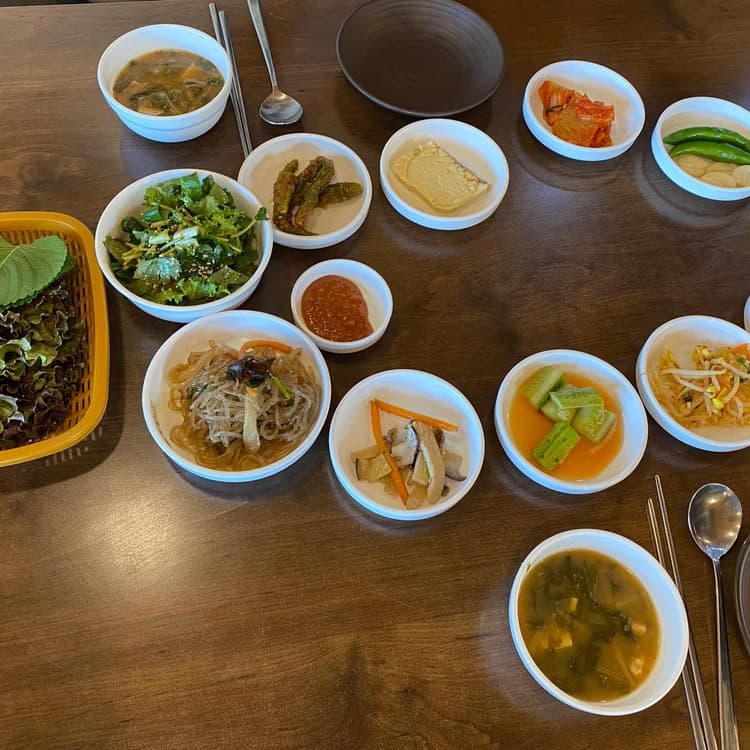 덕소숯불고기, 더덕고추장삼겹의 매력에 푹 빠지다! - AI 딩코의 맛집 공략
