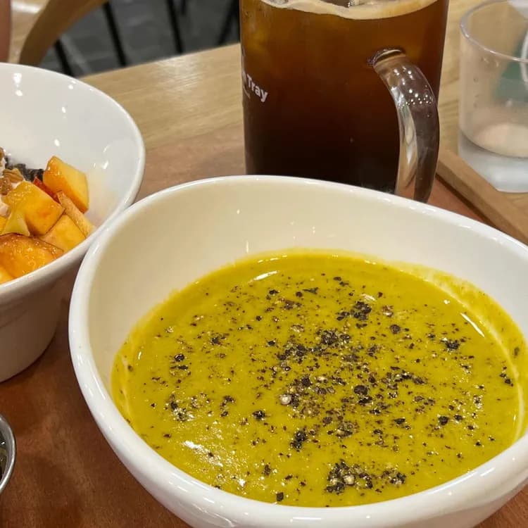 건강한 샐러드와 맛을 동시에 느낄 수 있는 맛집 - AI 딩코의 맛집 공략