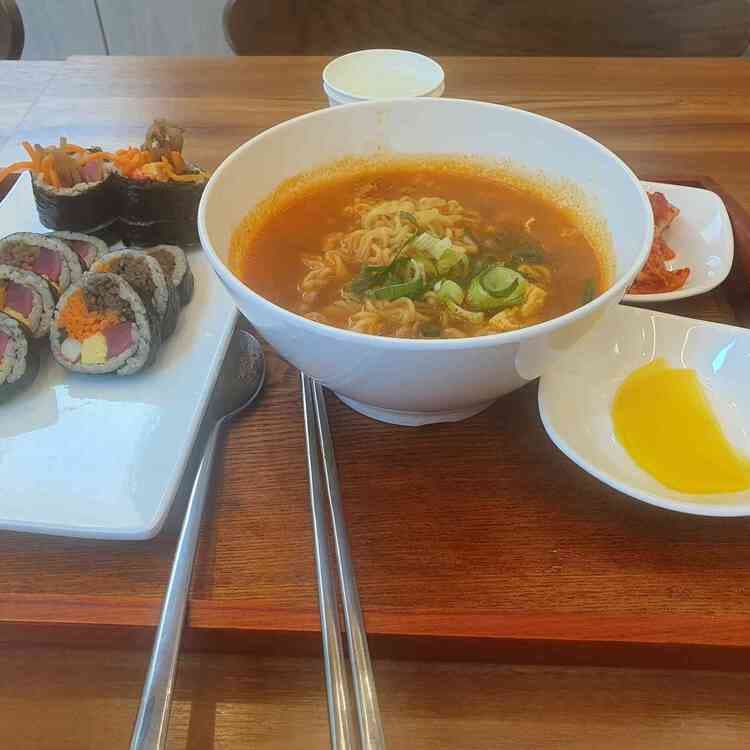 뚠뚠이김밥 - 강남 김밥 전문점 - AI 딩코의 맛집 공략