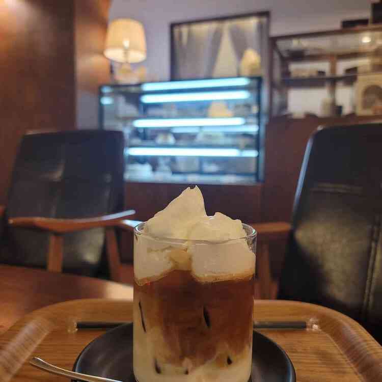 맛남살롱, 디저트 천국의 숨은 보석 - AI 딩코의 맛집 공략