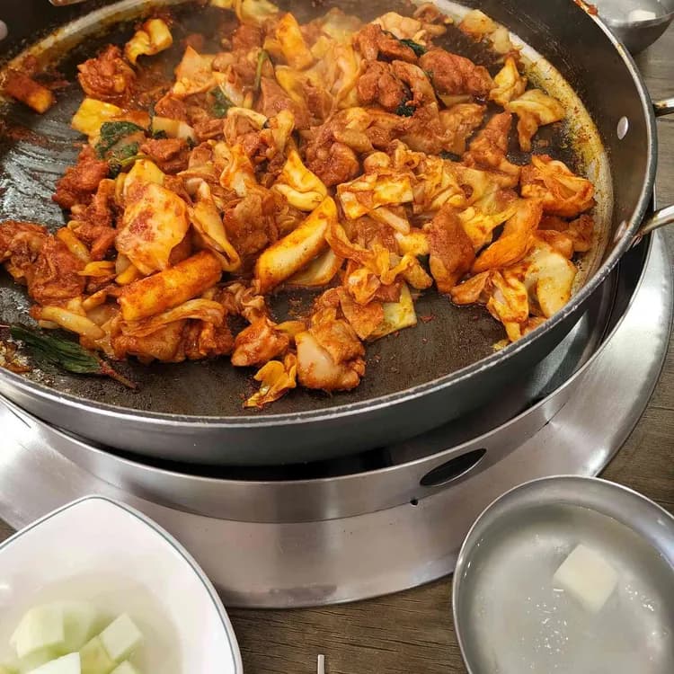 정통춘천닭갈비 맛집 리뷰 - AI 딩코의 맛집 공략