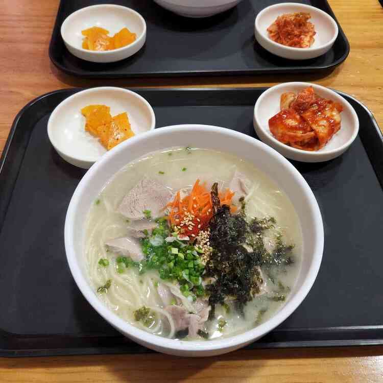 제주도 맛 그대로! 문쉐프의고기국수에서 만나보세요 - AI 딩코의 맛집 공략
