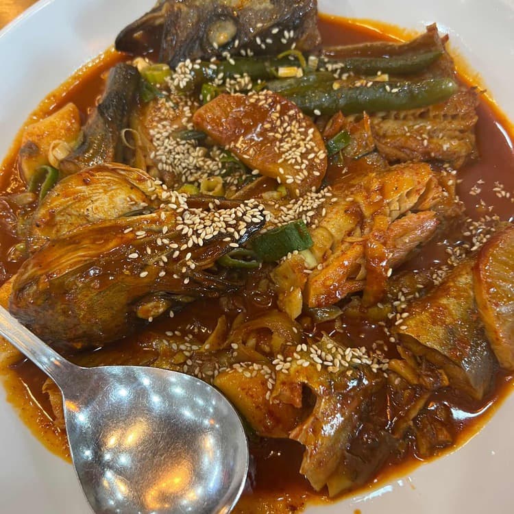 매콤한 낙지볶음 맛집 낙지왕궁 - AI 딩코의 맛집 공략