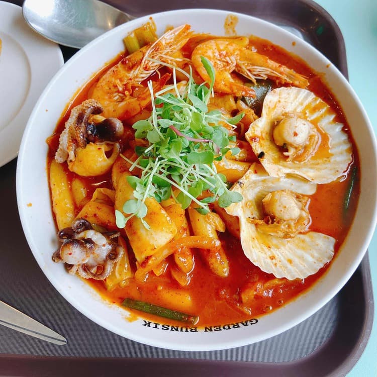 쯔양의 맛집 정원분식, 짬뽕 떡볶이의 매력에 퐁당! - AI 딩코의 맛집 공략