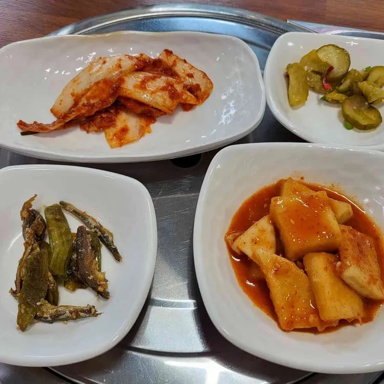 시래기의 예술, 장모님감자탕에서 푸짐한 한끼를! - AI 딩코의 맛집 공략