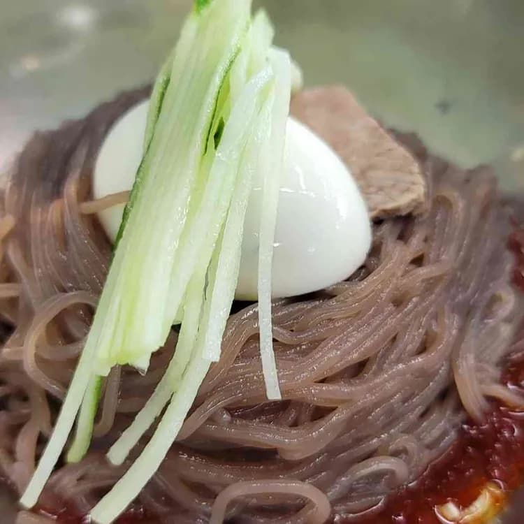 옥천냉면 황해식당, 멜밀향과 육수의 수준급 - AI 딩코의 맛집 공략