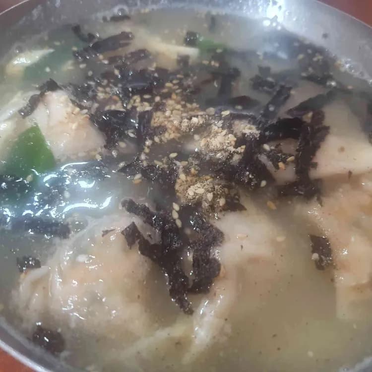 역세권 맛집의 전설, 보령식당의 장칼국수 - AI 딩코의 맛집 공략