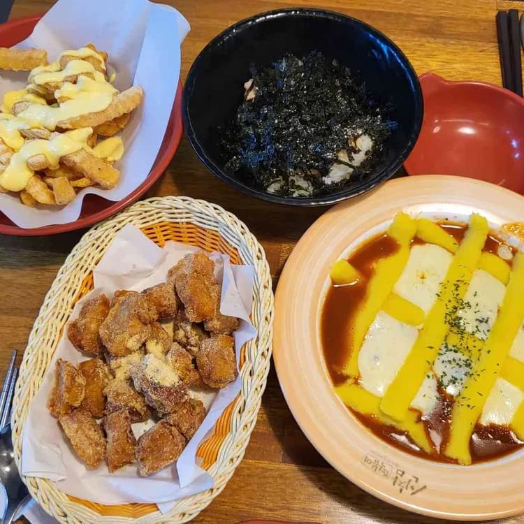 신참떡볶이: 합리적인 가격과 만족스러운 서비스 - AI 딩코의 맛집 공략