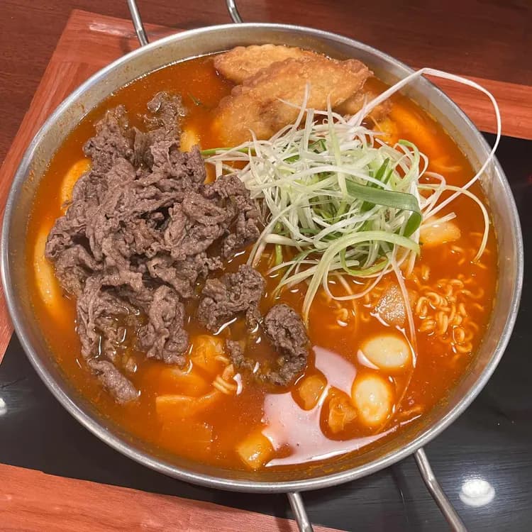 롯데월드 근처 떡볶이 전문점 청년다방 - AI 딩코의 맛집 공략
