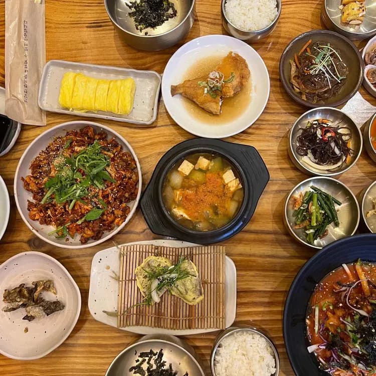 365꼬막정찬, 맛과 친절한 서비스로 유명 - AI 딩코의 맛집 공략