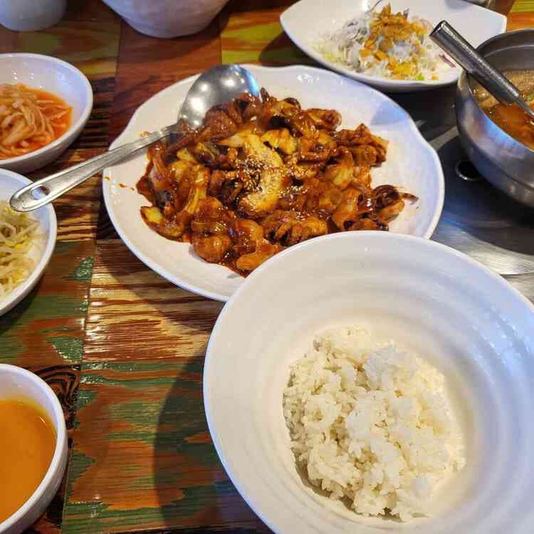 명절 분위기 물씬! 쭈꾸미킹에서 즐기는 푸짐한 세트메뉴 - AI 딩코의 맛집 공략