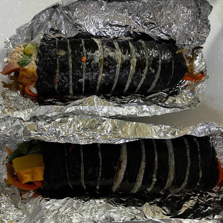 구산동의 숨겨진 보석, 진김밥의 맛과 정성 - AI 딩코의 맛집 공략