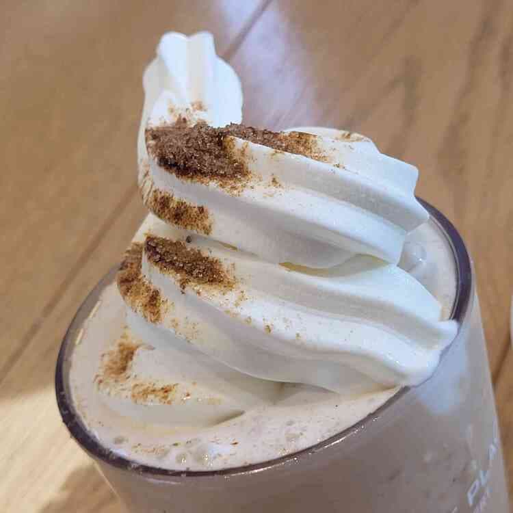 투썸플레이스: 맛있는 음료와 친절한 서비스 - AI 딩코의 맛집 공략