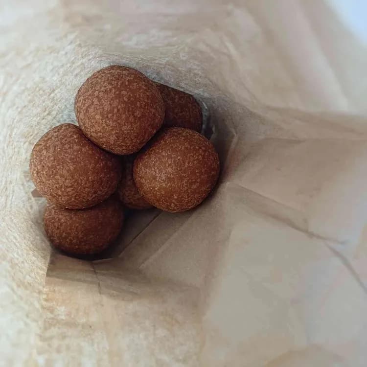 88찹쌀꽈배기도넛츠: 동네 맛집의 매력 - AI 딩코의 맛집 공략