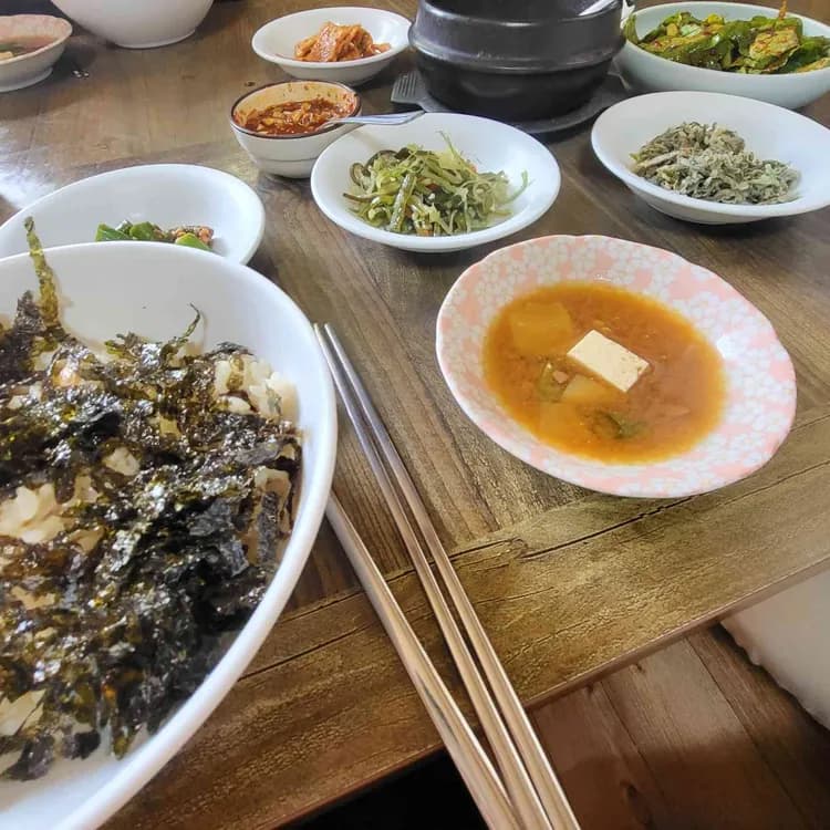 지천통나무집, 소나무숲 속의 고소한 맛 - AI 딩코의 맛집 공략