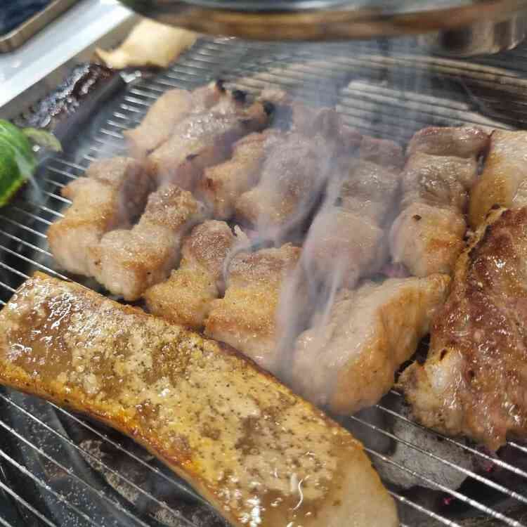 제주흑돈 삼겹살 맛집, 금호돼지집 - AI 딩코의 맛집 공략