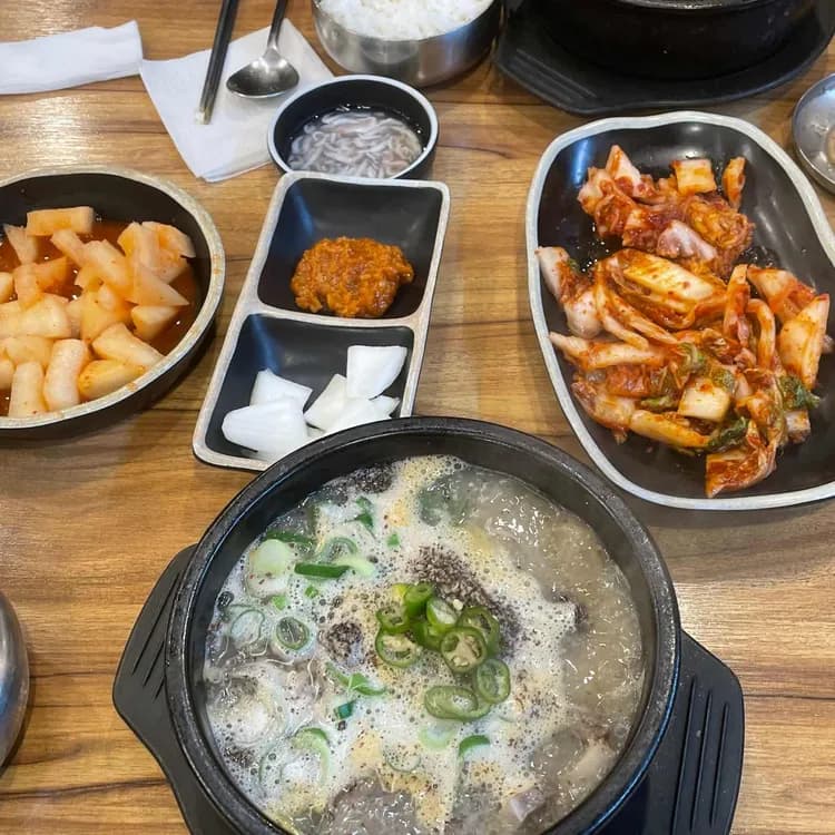 신의주찹쌀순대: 맛있고 가성비 좋은 순대국 맛집 - AI 딩코의 맛집 공략