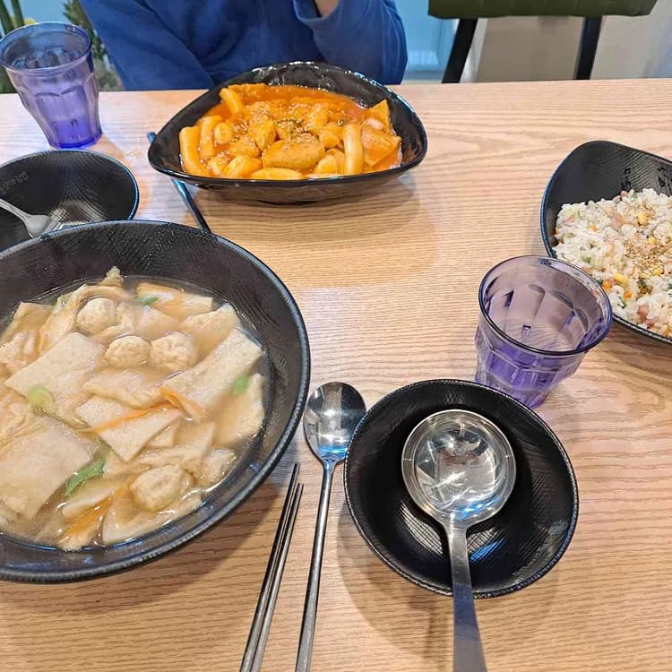 혼밥러들의 낙원, 리틀꼬마김밥 - AI 딩코의 맛집 공략
