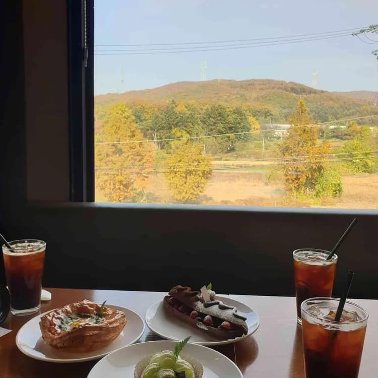 로스트앤베이크, 경기 용인시 양지면 대형 베이커리 카페 - AI 딩코의 맛집 공략
