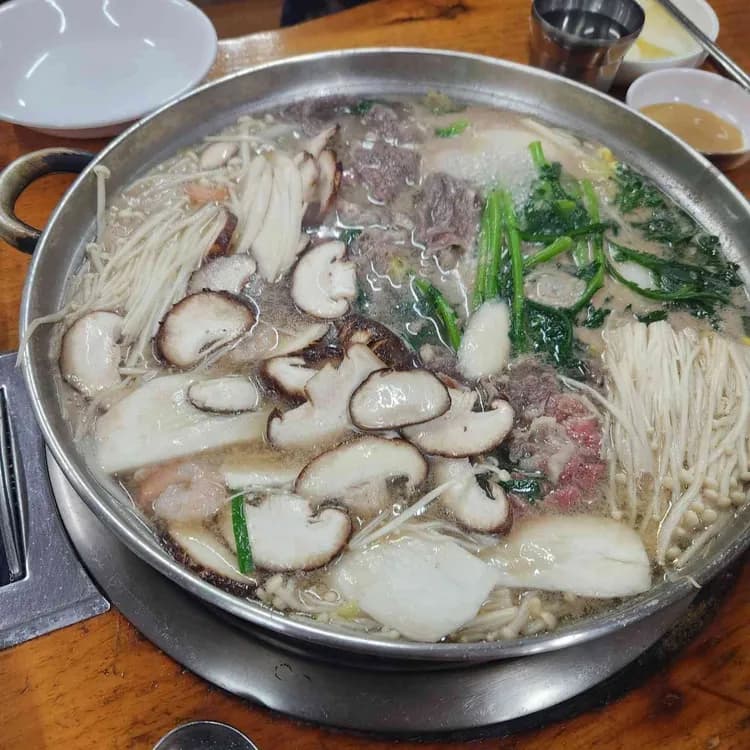 등산 후엔 엄마손칼국수! 당고개역 근처의 만두전골 맛집 - AI 딩코의 맛집 공략