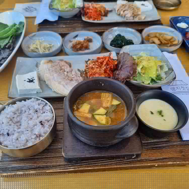 부산 강서구 명지첫집, 맛과 서비스 모두 만족스러워 - AI 딩코의 맛집 공략