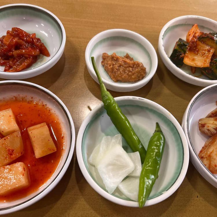 해맞이해장국, 제주의 아침을 깨우는 맛의 향연 - AI 딩코의 맛집 공략