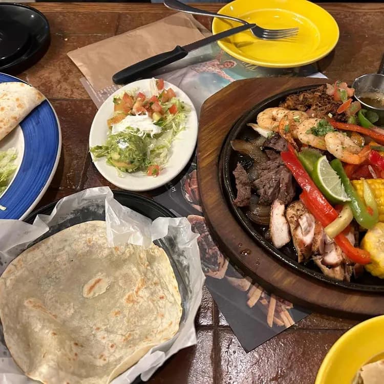멕시칸 풍의 맛과 분위기, 온더보더 광화문점 - AI 딩코의 맛집 공략