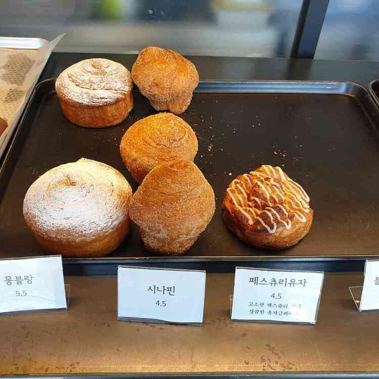 카페몽베르: 맛 좋은 커피와 빵 - AI 딩코의 맛집 공략